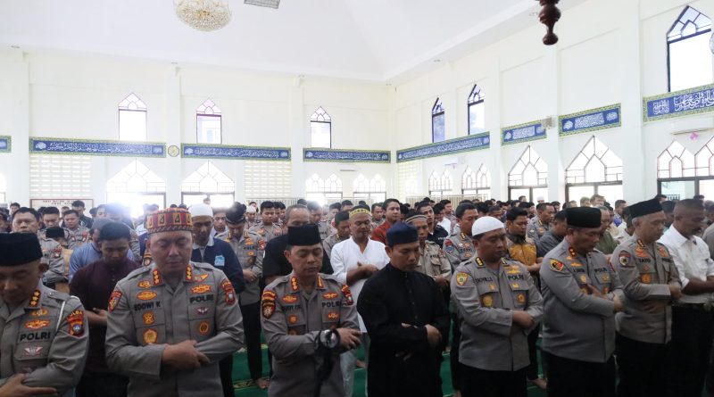 POLDA KEPRI GELAR SHOLAT GHAIB UNTUK ALMARHUM AFFAN KURNIAWAN