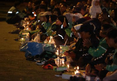 KAPOLDA KEPRI HADIRI DOA BERSAMA DAN NYALA LILIN UNTUK DUA DRIVER OJOL YANG GUGUR