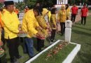 Berbagi Sembako dan Ziarah ke Makam Pahlawan di HUT Partai Golkar ke 61 Tahun