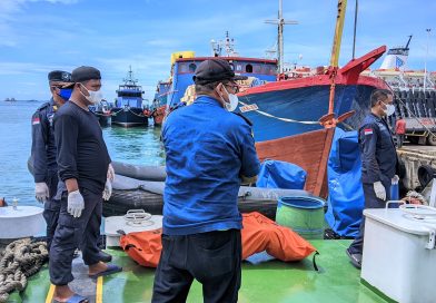 Mayat Mengapung Ditemukan di Batu Ampar, KSOP Batam Lakukan Evakuasi
