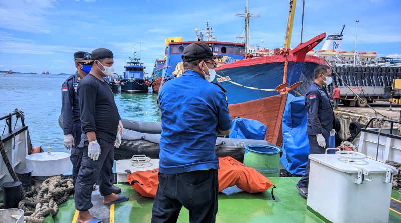 Mayat Mengapung Ditemukan di Batu Ampar, KSOP Batam Lakukan Evakuasi