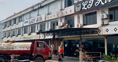Kebakaran Hotel Laut Jaya Di Pelantar 2, Dua Armada DPK Tanjungpinang Dikerahkan
