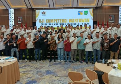 32 Wartawan Lulus UKW, PWI Ingatkan Kompetensi Bukan Alasan Berhenti Belajar