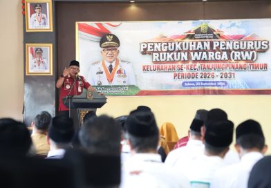 Kukuhkan 28 Ketua RW Tanjungpinang Timur, Wali Kota Lis Tekankan Peran RW Sebagai Penghubung Pemerintah Dan Warga